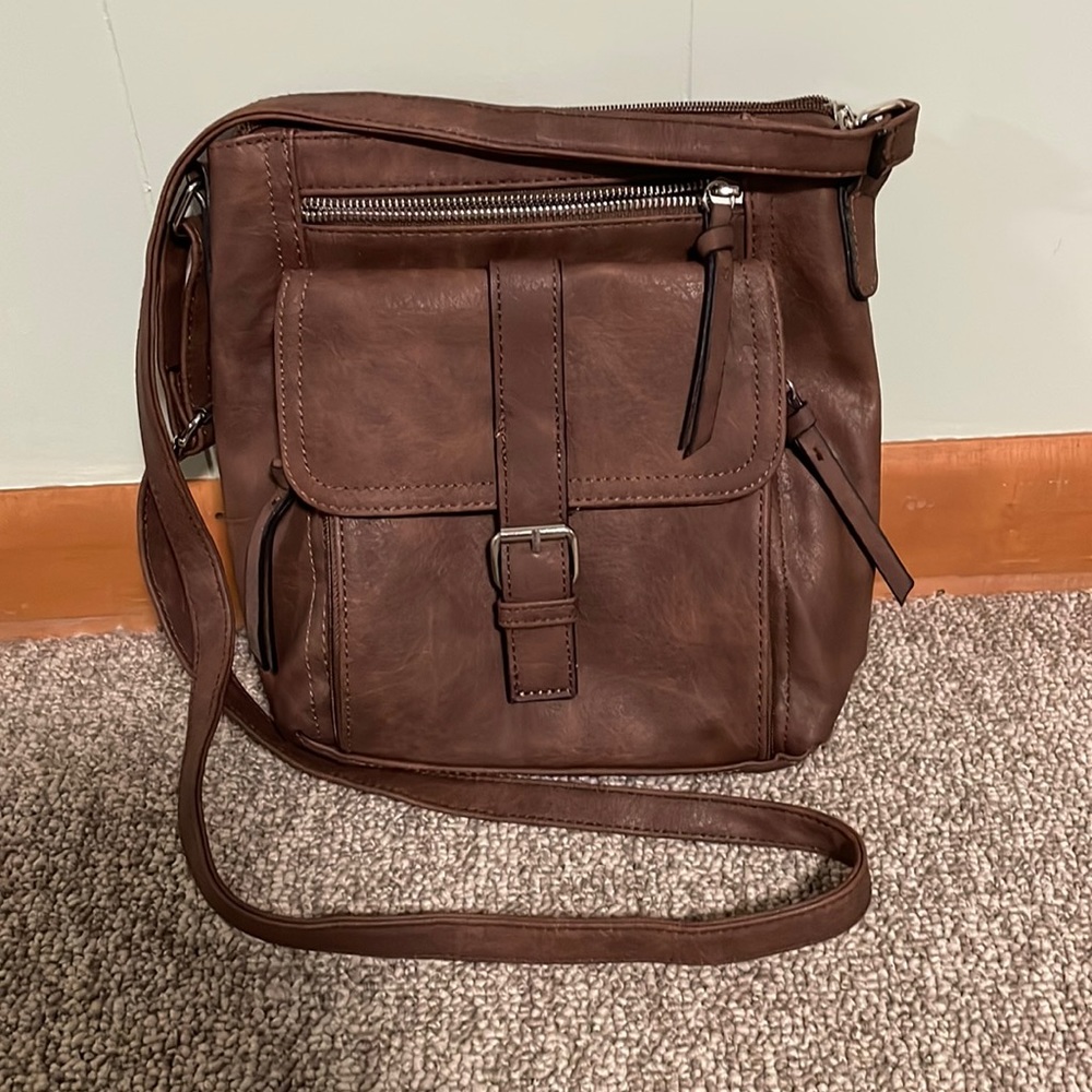 Brown leather crossbody bag